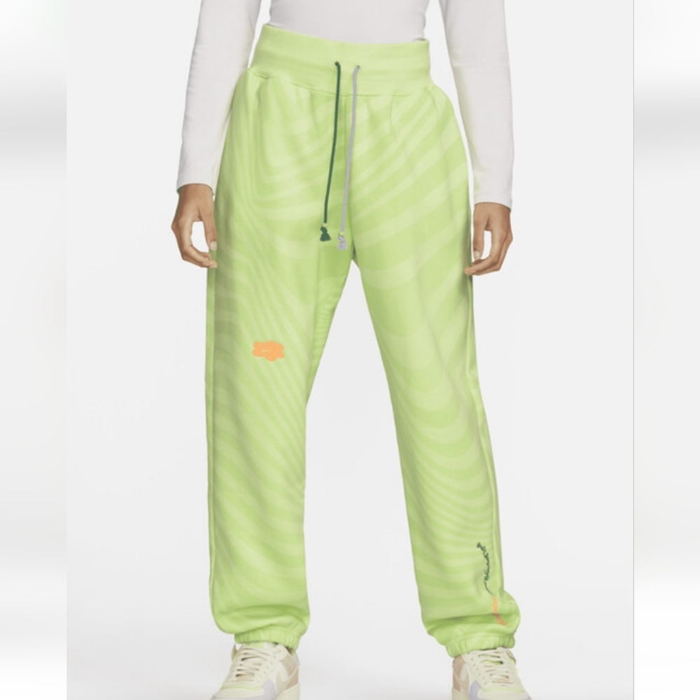 NWT Women's Nike OVERSIZED sweatpants